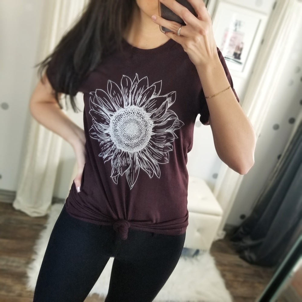 🅱️Last1️⃣Sunflower Graphic Tees Long Length Top - Picture 2 of 7